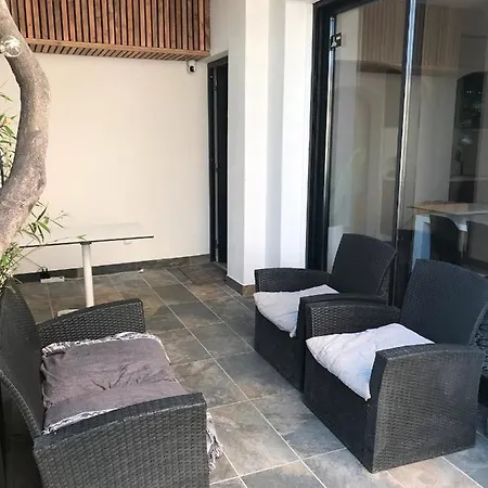 Pied Dans L'eau *